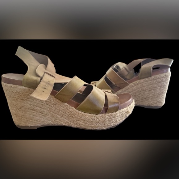 Mia Stylish Tan Wedge Sandals. Size 9.5 - Picture 2 of 6
